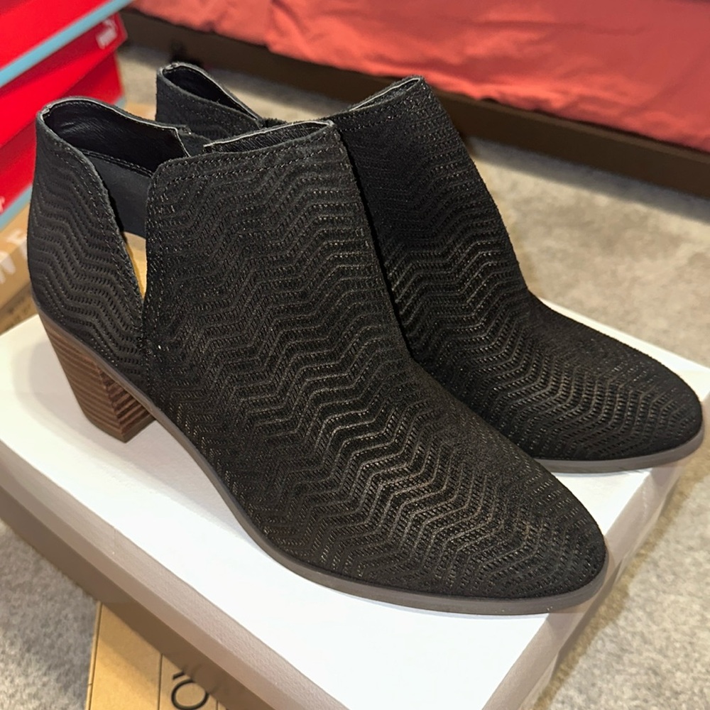 NEW size 9 Lucky brand booties